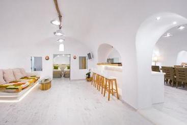 Hyperion Oia Suites