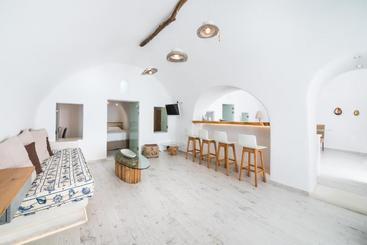 Hyperion Oia Suites