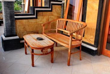 پانسیون Arya Inn Enny Salon And Spa