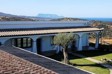 여관 Agriturismo Irghitula