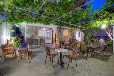 آپارتمانهای توریستها Famelia Studios Lampiris