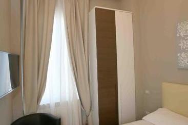 مسافرخانه Linate Residence