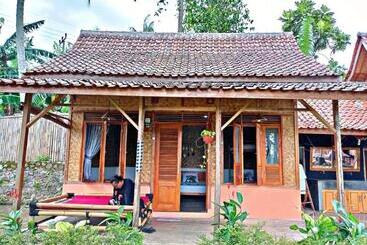 Hotel Cianjur Paddies Hostel