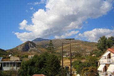 هتل Hercules Seafront Studios