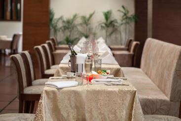 استراحتگاه Dlf City Club 5