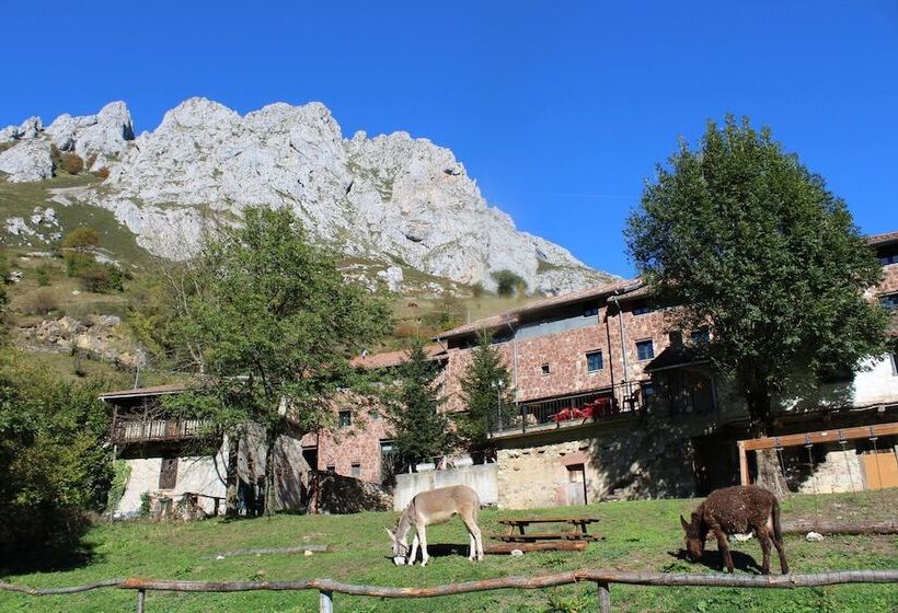 فندق فئة نجمة واحدة Hosteria Del Huerna