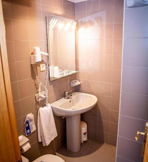 هتل Isabel Rooms   Suarez Inclán 38