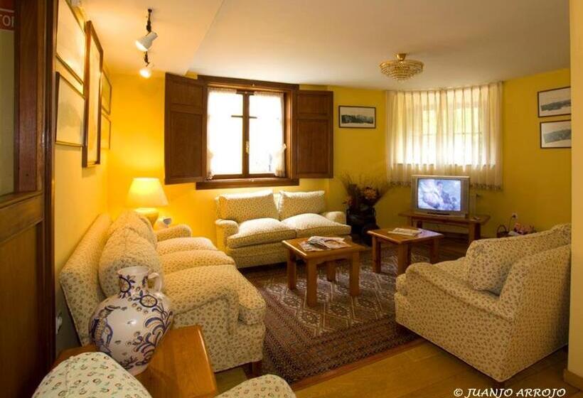 فندق La Casona De Mestas