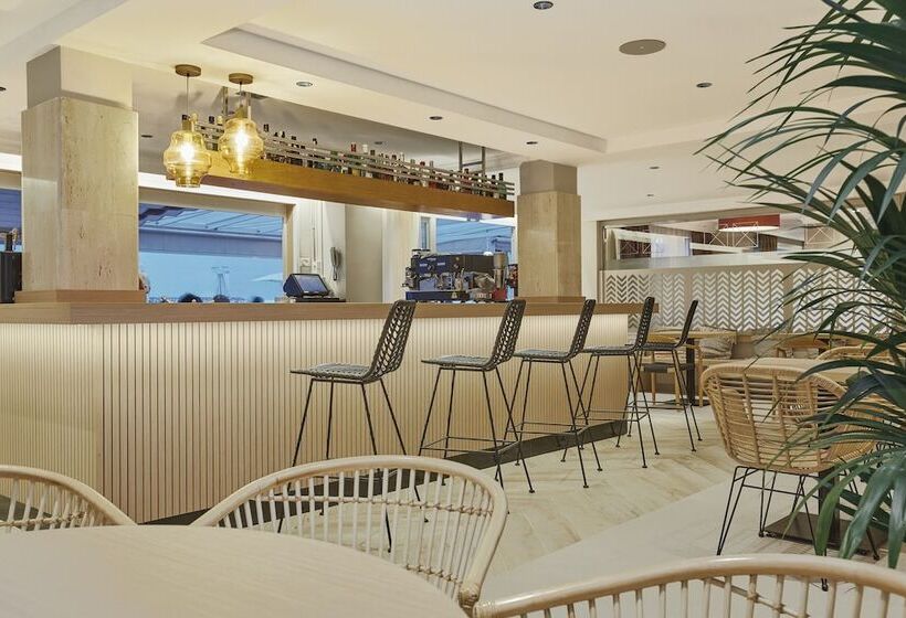 Universal Aparthotel Don Camilo