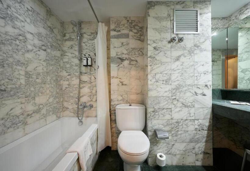 هتل Catalonia Park Guell