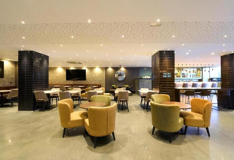 هتل Catalonia Park Guell