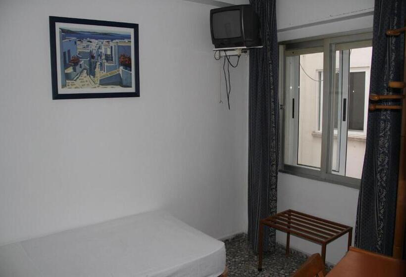 هتل Hostal Mengual