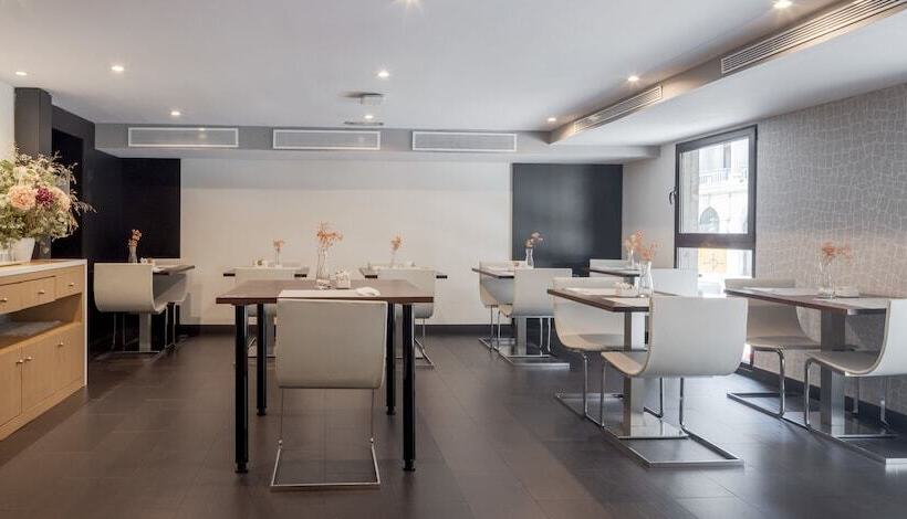 Отель Ilunion Almirante