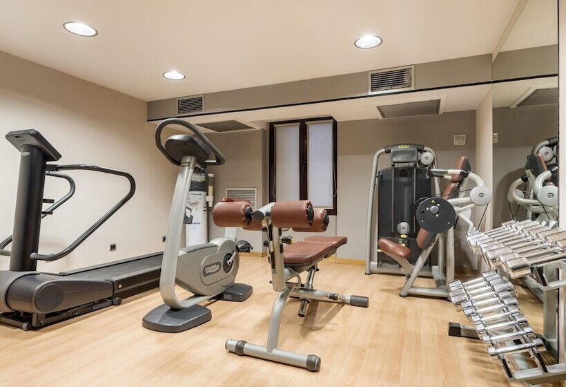 Отель Ilunion Almirante