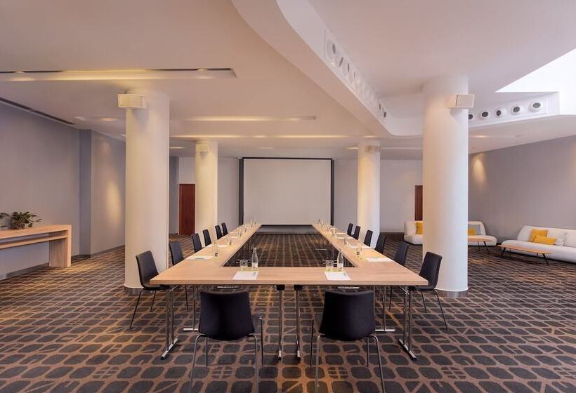 Отель Le Méridien Barcelona