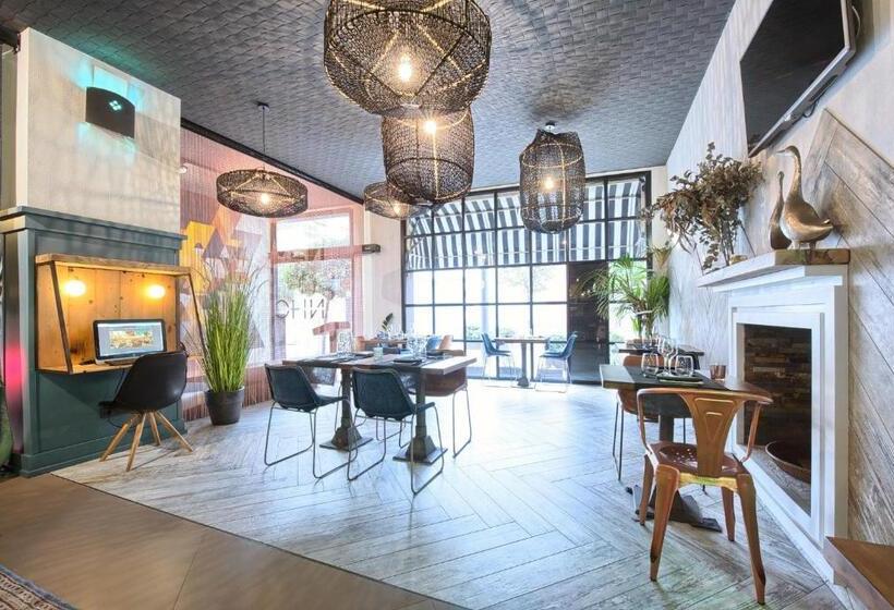 New Hotel Colon