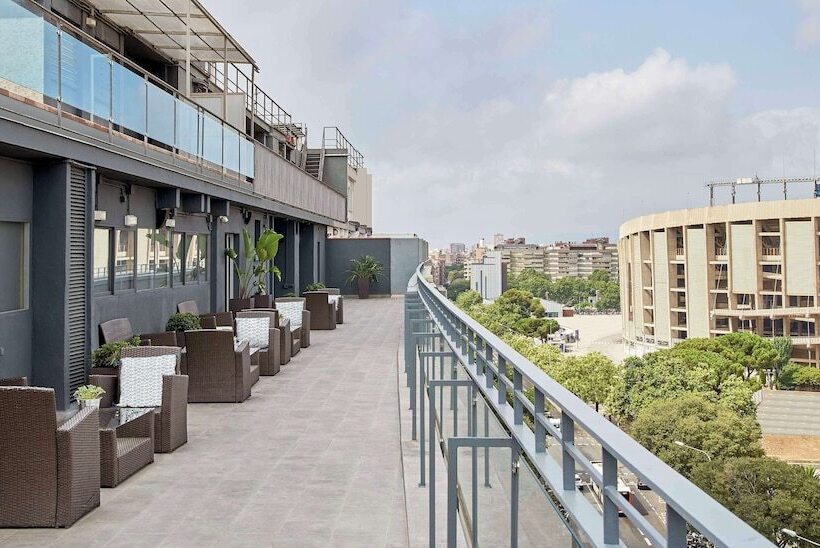 Отель NH Barcelona Stadium