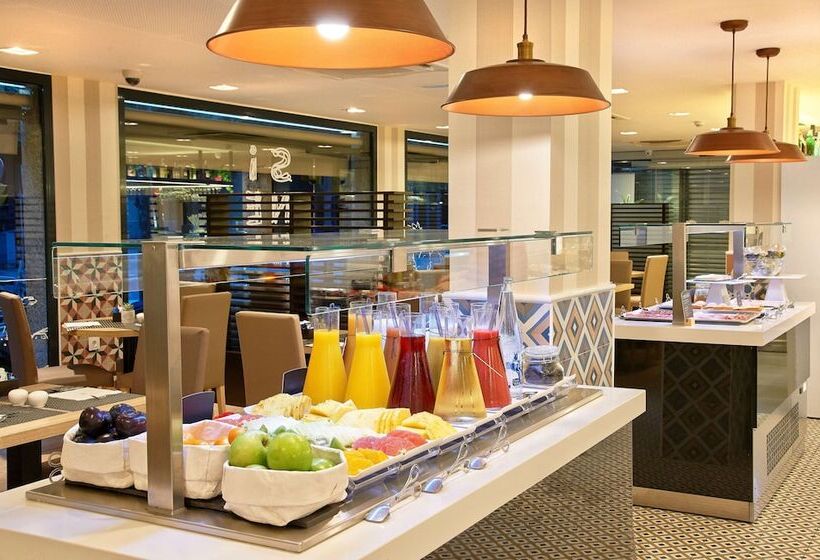 Отель NH Barcelona Les Corts