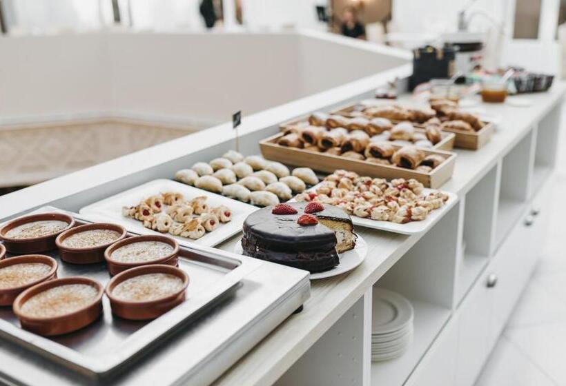 ホテル Oriente Atiram