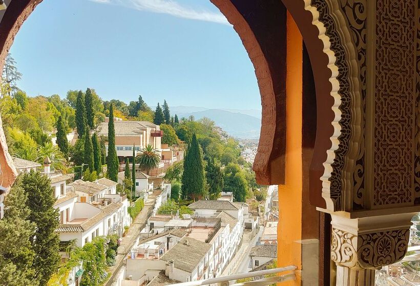 هتل Alhambra Palace