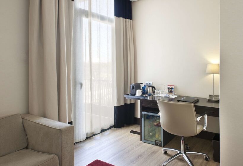 فندق NH Avenida Jerez