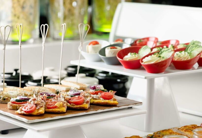 هتل NH Collection Victoria