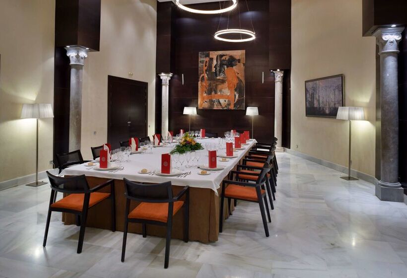 هتل NH Collection Victoria