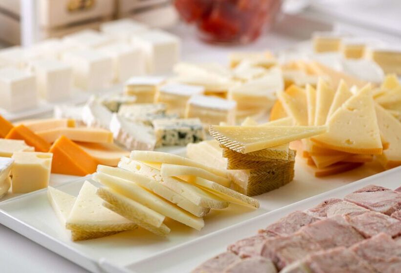 هتل NH Collection Victoria