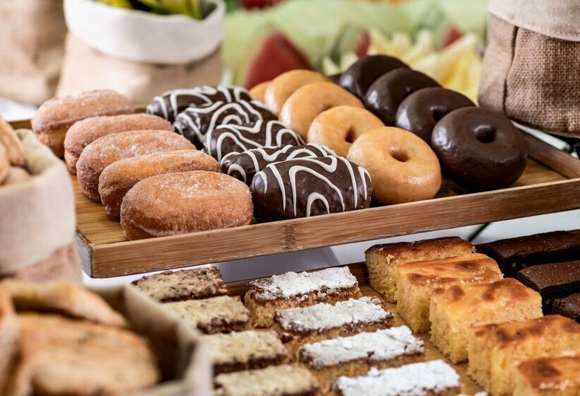 هتل NH Collection Victoria