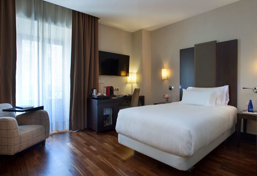 هتل NH Collection Victoria