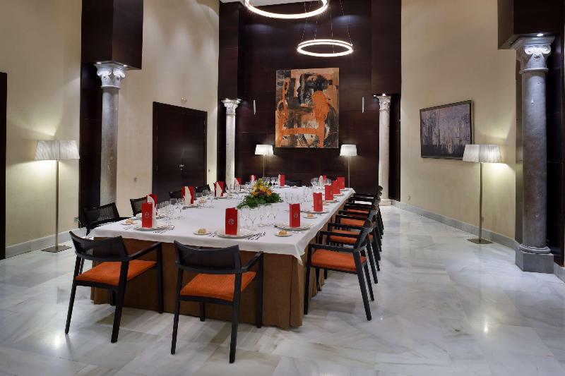 هتل NH Collection Victoria