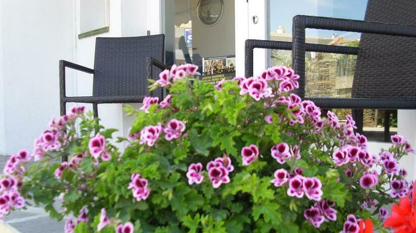 هتل Nou Estrelles