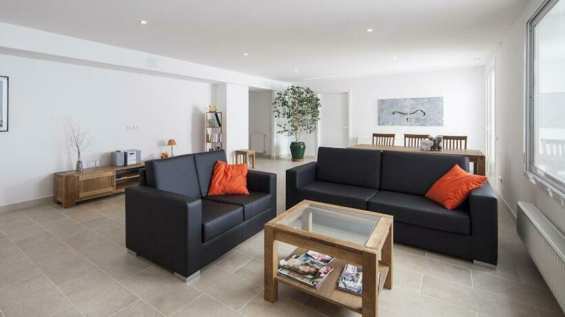 هتل Nou Estrelles