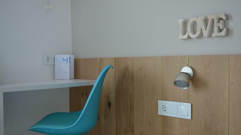 هتل Nou Estrelles