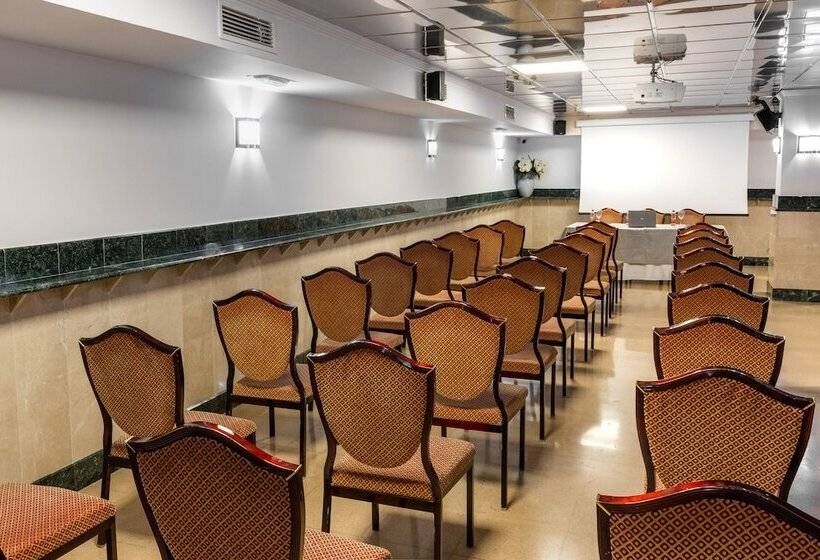 هتل Reina Cristina