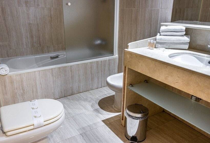 هتل Reina Cristina