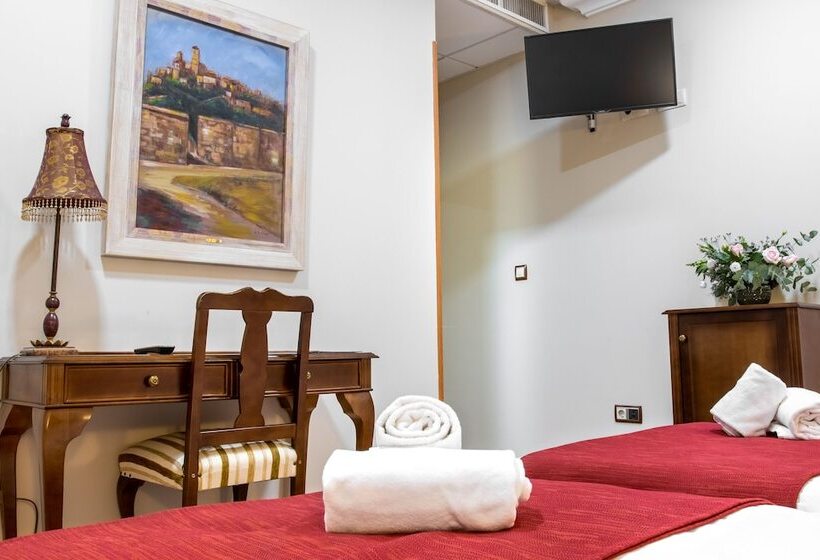 هتل Reina Cristina