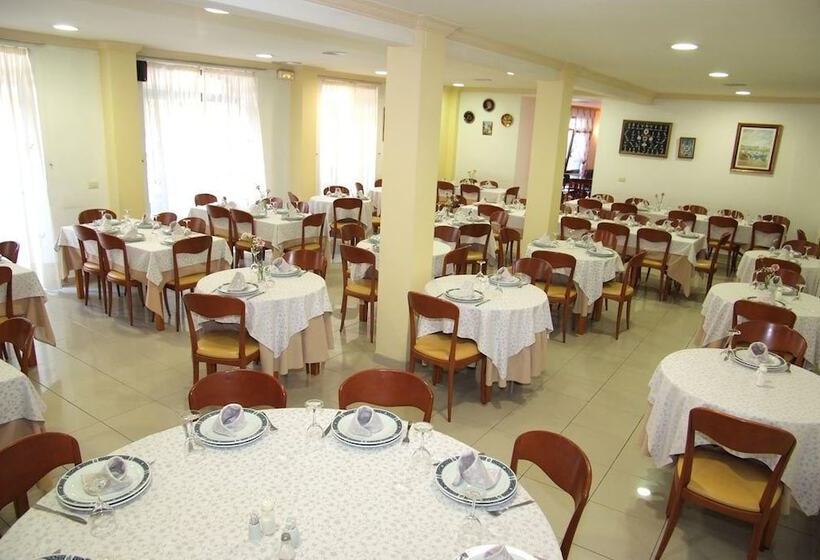 هتل La Noyesa  Superior