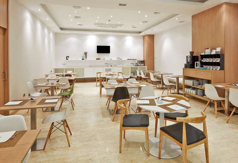 هتل NH Bilbao Deusto