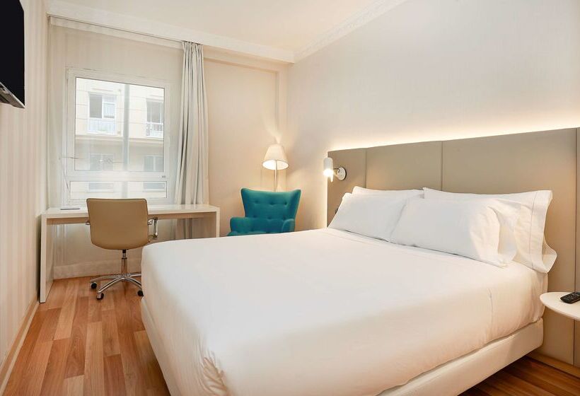 هتل NH Bilbao Deusto