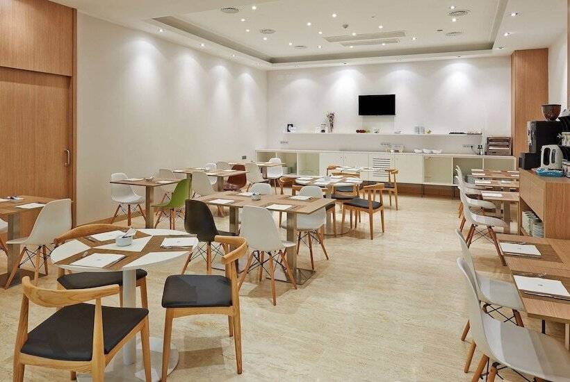 هتل NH Bilbao Deusto