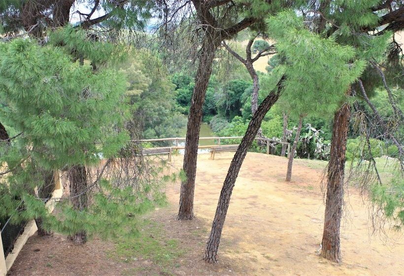 בית מלון כפרי Oromana