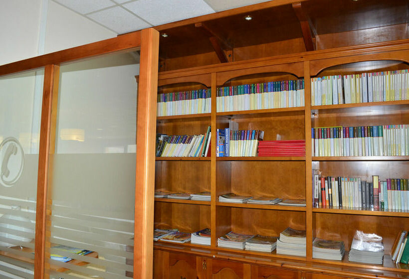 ホテル Puerta Pinares