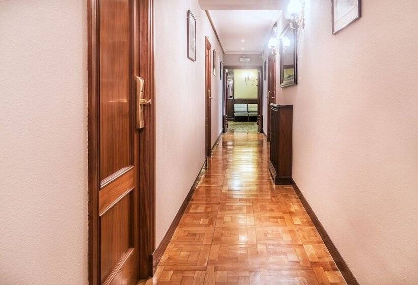هتل Residencia Castellano I