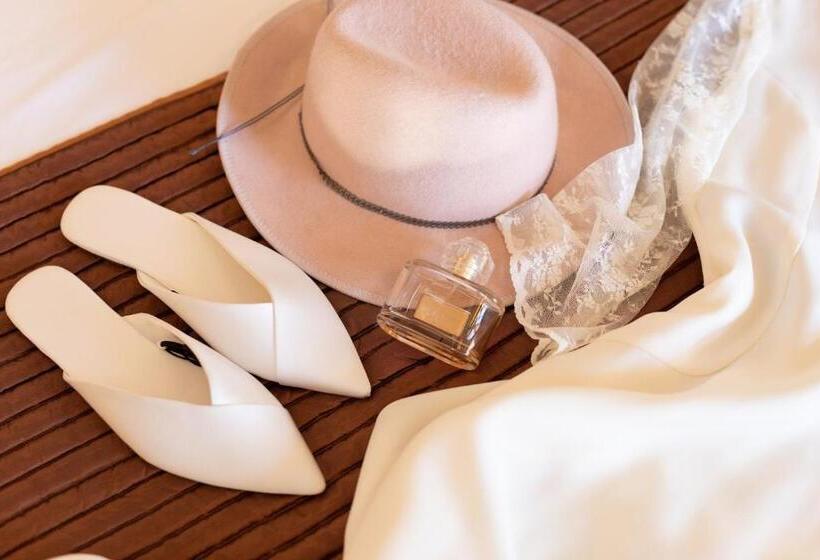 هتل Roger De Flor By Seleqtta