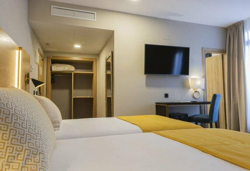 Отель Zentral Mayoral