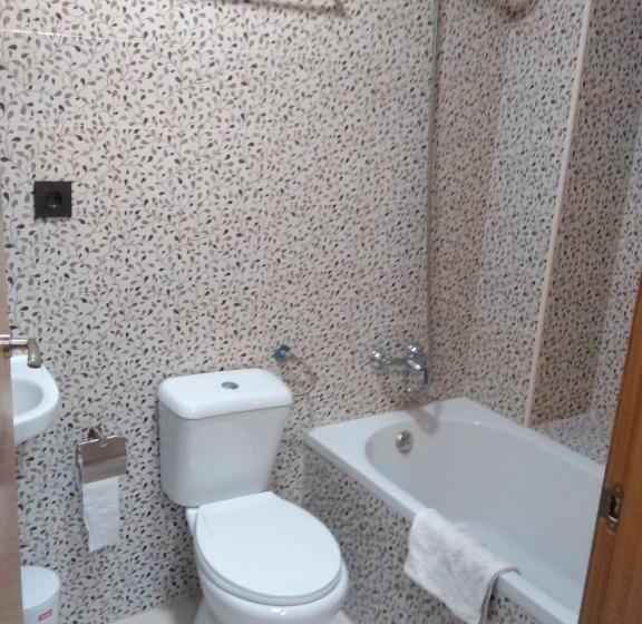 Hostal Bisbal Only Adults No Ac