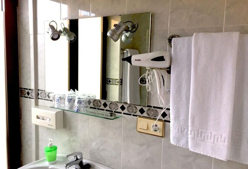 هتل Hostal Concejo