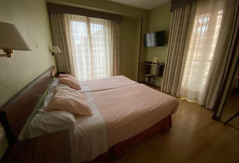 هتل Hostal Concejo