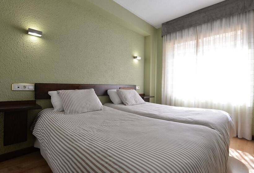 هتل Hostal Concejo